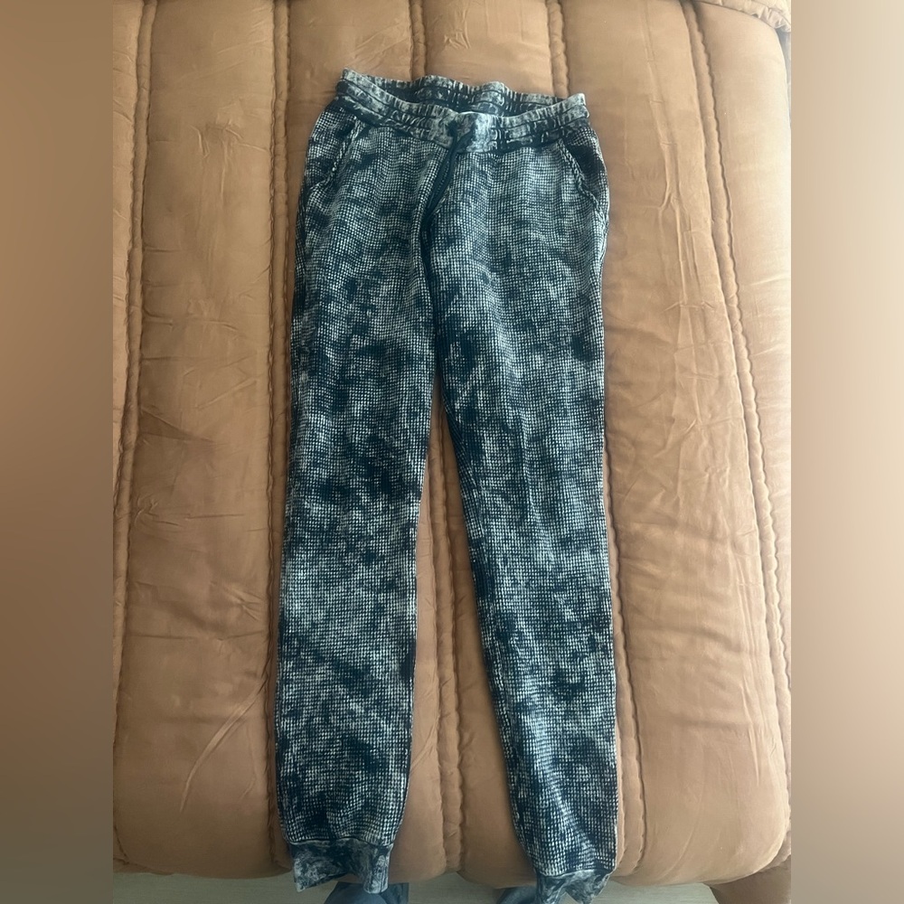 Cotton Citizen waffle Tie-Dye Jogger Pants in nude and Black